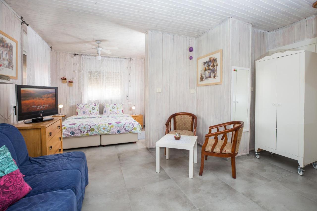 Leyad Hashmura Lodging Yesod Hamaala Bagian luar foto
